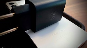 Posso carregar meu smartphone com outro carregador?