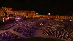 Johann Strauss Kaiserwalzer (Andre Rieu, Live At Schonbrunn, Vienna, 2006)