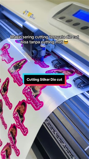Cutting Stiker PVC die cut bisa tanpa cutting mat 😎 mesin cutting jinka XL pro V beli di @Sun Indonesia ✨#stiker #percetakanpalembang #fyp #bisnisgenz #cutting