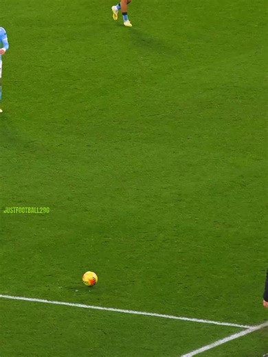 Anis (@anis__703)’s video of Footballers