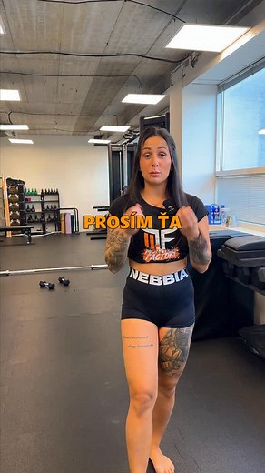 38K views · 1.5K reactions | Nie každé vypuklé brucho je o tuku  Ak ti brucho vytŕča, aj keď nie si tučná – problém môže byť v slabom priečnom brušnom svale a zlom držaní tela.  V tomto videu ti ukážem jednoduché cviky, ktoré naozaj fungujú – spevnia stred tela, zlepšia držanie a pomôžu ti mať ploché brucho bez zbytočných diét. Ulož si toto video, lebo práve tieto cviky robia najväčší rozdiel  | Monster Factory Bratislava | Facebook