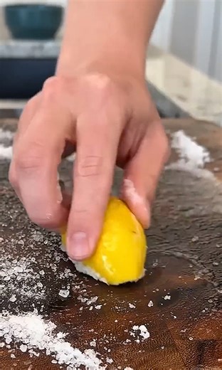 Clean Your Wood Cutting Board With a Lemon! 🍋