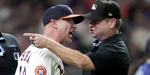 Astros' playoff chances in peril with second straight loss to Mariners