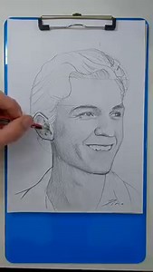 Cómo dibujar a Tom Holland (SpiderMan)✏📋🤔 Aprende a DIBUJAR el ROSTRO REALISTA en diferentes POSICIONES (NARRADO) Link 👉 https://www.facebook.com/watch/?v=951394598941517 Mi CURSO DE DIBUJO ONLINE PARA PRINCIPIANTES! LINK 👉 https://cursodedibujo.online/ o Inscribite en mis clases que doy en directo por Skype 👇🏻👇🏻👇🏻 📩 info.clasesgrupales.sirpino@gmail.com Instagram @Sir.Pino Tiktok @sir.pino Kwai @sir.pino #arte #tutorial #dibujo #painting #crear #facil #pintar #tutorial #lluvia #sirpi