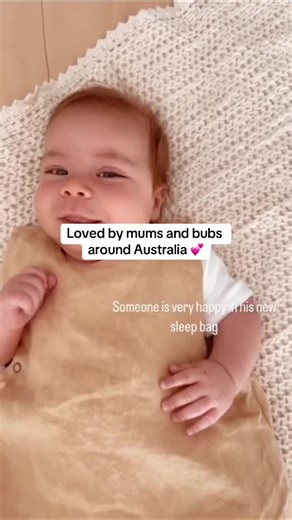 When you wake to big smiles and a well rested baby with our all season sleeping bag 💛 We’ve brought nature’s cosiest fibres together to create the ultimate sleep sack to keep your baby sleeping soundly. Merino wool is the perfect fibre for babies as little ones don’t yet have the ability to regulate their own temperature and so can become too hot or too cold very easily. The natural properties of merino allow it to create a micro environment around the skin keeping your baby warm when it’s cold