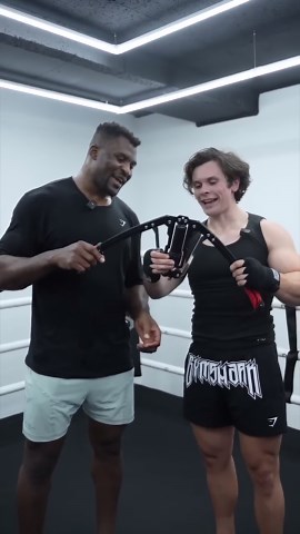 Pro Fighter vs World’s Strongest Bar