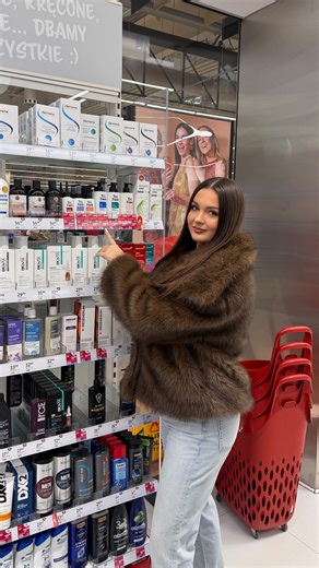 Patrycja Grabowska on Instagram: "Produkty z Rossmanna, które pomogą Ci zapuścić zdrowe i długie włosy 🤍✨ Jeśli stylizujesz, farbujesz włosy i nie masz czasu na skomplikowane rytuały — zapisz ten film na później ✅ Pokazuję prostą rutynę trychologiczną z produktami @tri.hee, która aktualnie znajdziesz na promocji 1+1 w @rossmannpl🛍️ Pielęgnacja włosów zaczyna się od skóry głowy, bo to od niej zależy porost i kondycja naszych włosów 💆‍♀️ To pielęgnacja bez kombinowania: ✨ oczyszczenie ✨ ukojeni