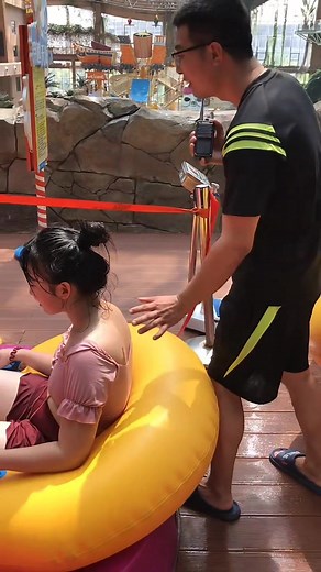 #waterpark #waterslide #foryou #fyp #WaterSlideVideos #FunAtWaterpark #chinesegirl #swimsuit #beauty #girls #cutebaby