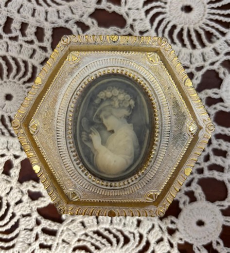 Vintage Trinket Box With Cameo on Lid: Footed, Gold and White Jewelry Vanity Box - Etsy