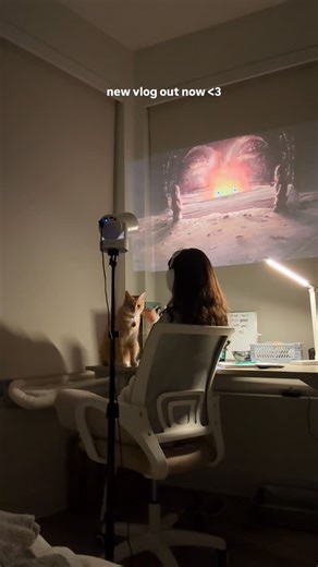 Mina on Instagram: "Me and my calcifer 🫶 new youtube link in bio #medicine"