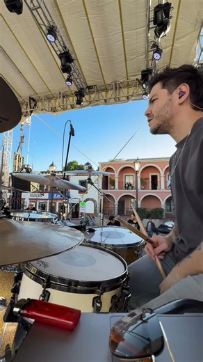Daniel | CACHE | Cuevas on Instagram: "Drum Cam de “Solo Contigo” de @smayermori en el @faotsonora 😎 Si a alguien le da TOC el encendedor que está a dos de caerse, avísenme para saber que no soy el único va?? Los tqm!!! @rendon_rndn @alonso.gordoa @alonsogordoa #drums #drumcam #méxico #music"
