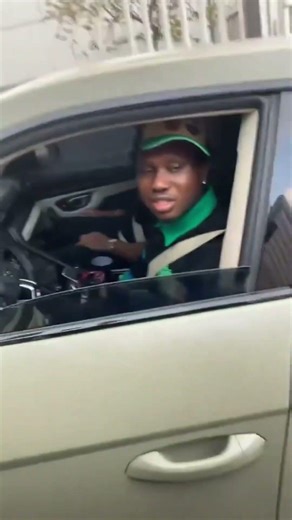 Moment Zlatan ibile gave boys on the street $200 (300k) for new year 😍 #happynewyear