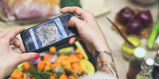How to Become a Food Vlogger