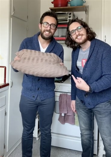 How to fold a fitted sheet