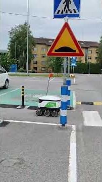 S-Market robot liikkeellä Paimiossa. Aikamoinen kysyntä näillä on.