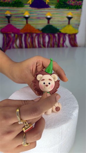 Fondant lion cake topper tutorial. #fondant #tutorial #cakedecorating #animalthemecake #cake #howto