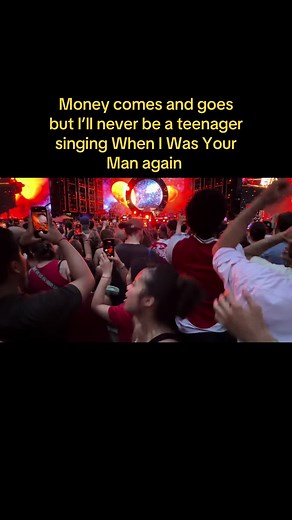Bruno Mars When I Was Your Man performance Stade de France - The Romantic Tour