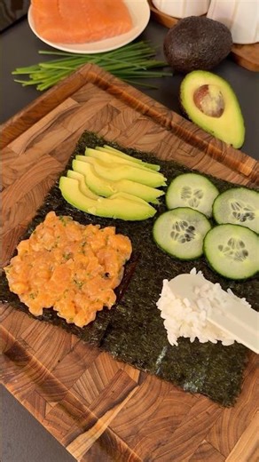 Crispy sushi pockets 🍣 #sushiwrap #easyrecipes #salmonrecipe #homemadesushi #foodblogger #food