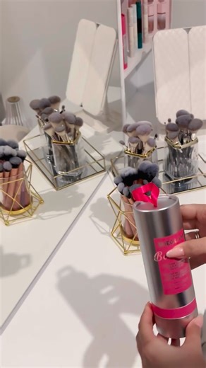 Mundo fashion achadinhos 💖 on Instagram: "Aproveitando que o Carnaval tá chegando 🎭✨, esse é aquele achado perfeito pra deixar sua make ainda mais linda, colorida e cheia de personalidade! Recebi 10 lápis de olhos coloridos da SHEGLAM 💖 super pigmentados, não borram, são resistentes à água e valorizam demais o olhar 😍 Perfeitos pra brilhar na folia do começo ao fim ✨🎉 🔍 No site da Shein, pesquise pelo ID: 355839571 🆔 355839571 🔗 https://shein.top/fk4t2e8 @sheglam_official #SHEGLAMeyeson 