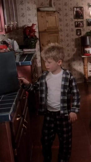 Home Alone is THE Christmas movie 🎄🍿 #homealone #christmas #kevinmccallister #merrychristmas #movie