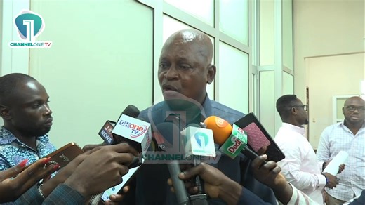 🚌 The Ministry of Transport has reintroduced buses into the public transport system to ease congestion and address persistent commuter challenges in Accra, particularly during peak hours, following engagements with Metro Mass Transit and the State Transport Company (STC). #CitiNewsroom #GhanaNews #TransportUpdate #PublicTransport #AccraTraffic | Citi 97.3 FM