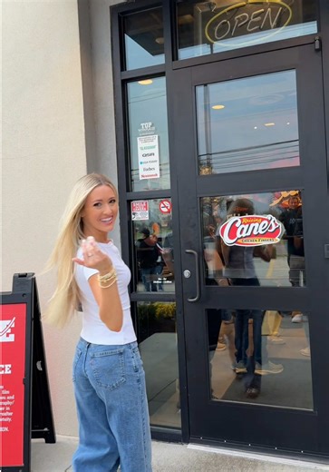 I stopped at @Raising Cane's for lunch & Jake Connelly was working a shift !!! The strangest Tuesday afternoon in the best way possible 😆 Who’s seen him in the Finale?! 👀 #CaniacAmbassador