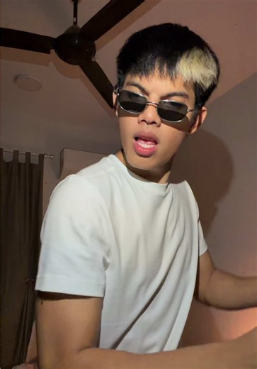 Comment dance sticker 🤣