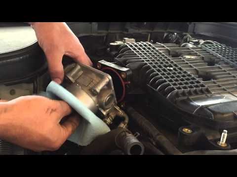 Cleaning Infiniti G37 throttle body