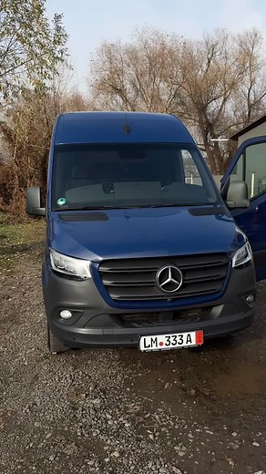 🚀 Mercedes-Benz Sprinter 317 • 2021 • 2.0D • 9G-Tronic Продається Sprinter 317 2021 року, 2.0 дизель, автомат 9G, міст 51:13, пробіг 208 тис км. Грузовий по документах, база Максі, 2 ресори, перегородка зі склом. 💡 Комплектація: • LED фари, LED стопи • Камери 360°, камера заднього огляду • Передні туманки та парктроніки • Датчики сліпої зони, полоси, дощу, світла • Електроскладні дзеркала 🛋 Салон: • 2 пілот-сидіння • Шкіряний руль з chrome • Максимальний щиток з великим кольоровим екраном • М