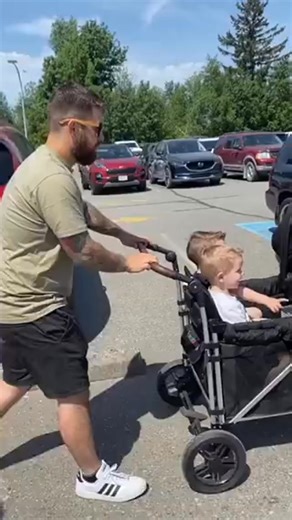 Jurassic Quest is coming to Columbus, OH — February 27 – March 1! Get ready for the #1 dinosaur experience in North America, featuring life-sized, moving dinosaurs and interactive exhibits that bring prehistoric adventure to life. 🎟️ What You’ll Experience: 🦕 Meet and interact with adorable baby dinosaurs 🔦 Dig and discover ancient fossils 🦖 Ride life-sized, walking dinosaurs 💫 Explore LEGO®-themed play zones, inflatables, crafts, and Glow Zone fun 🏎️ Race at the 35-foot Dino Derby Track I