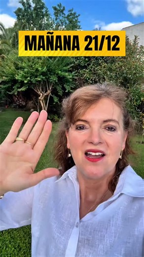 Dra. Cecilia Banchero on Instagram: "¿Y si pudieras usar la energía de la Navidad y la Fiesta de las Luces para transformar tu 2026? Los días 21 y 22 de diciembre abren un portal espiritual único que eleva la luz, la consciencia y la abundancia. Son dos fechas clave para limpiar, activar y programar tu año desde la dimensión espiritual. Por eso, MAÑANA DOMINGO 21 de diciembre, guiaré una clase–ceremonia online de 3 horas, donde recibirás todo lo necesario para trabajar intensamente ese día… y co