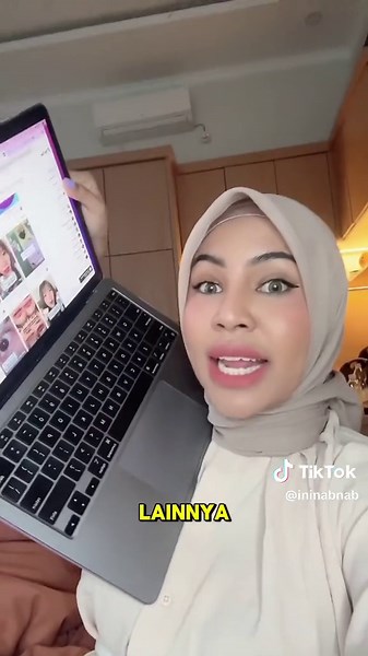 Tutorial cara download video tiktok di pc 1 klik doang! Like dan save karena pasti kepakai buat yang kerja di social media😭🙏🏻 #tipsandtricks #videotiktok #downloadvideo #belajarditiktok #tipsediting
