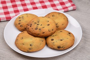 Cookies ripieni: la ricetta dei biscotti con cuore morbido di crema di nocciole