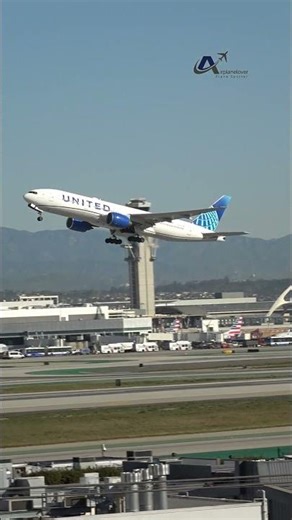 @united Boeing 777-200 takeoff from LAX #plane #shorts