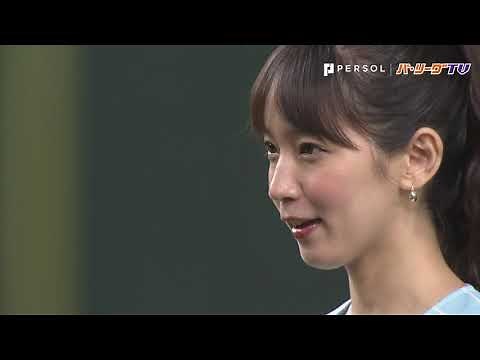 緊張感が伝わってきます…吉岡里帆さんの投球に大注目!!