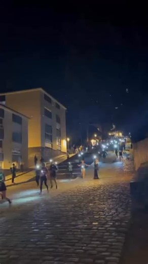 🎽👟 #Trail de l’Apocalypse @angersterreathletisme - Descente des marches de la Cathédrale Saint-Maurice d’#Angers. 🏃‍♀️ #Sport #Course #TrailUrbain #traildelapocalypse 🤳 Vidéo © @julie.chsp | Angers Info