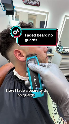 How to fade a beard with no guards #tampbarber #femalebarber #studentbarber #baldfade #barberlife @StyleCraftUS