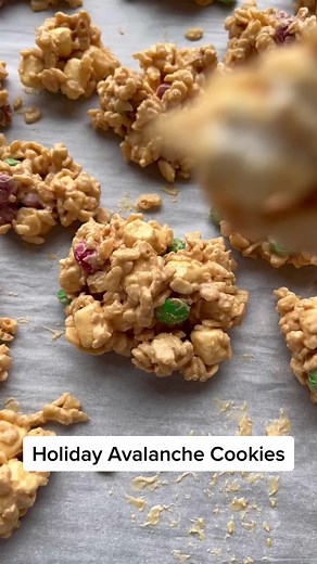 No bake, 10-minute cookies that are SO TASTY and so easy to make 👏🏻 #holiday #cookierecipe #christmascookies #christmasbaking #cookies #nobakecookies
