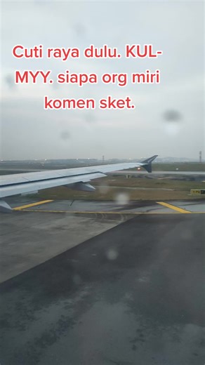 Airplane Landing View: Stunning Wing and Runway Scene