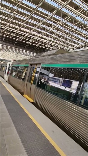 transperth A-series set 23 & 35 heading to Fremantle with NIS desto departing platform 6 #metronet