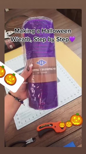 How to make a Halloween Wreath!🎃 #viral #viralreels #viralvideo #Halloween #crafting #wreathmaking #easy #diy #diycrafts #crafts #scary #spooky #fyp | Makeup by Jess