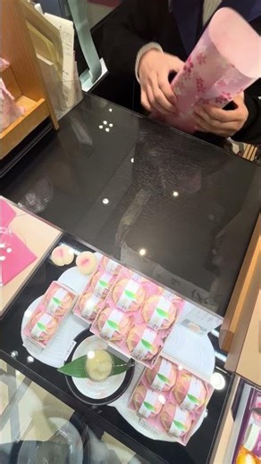 〔JAPAN Wrapping〕Amazing wrapping at Japanese traditional sweets shop in Tokyo🎁🇯🇵
