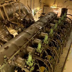 586K views · 10K reactions | This ship engine is absolutely MASSIVE!勞 | UNILAD Tech | Facebook