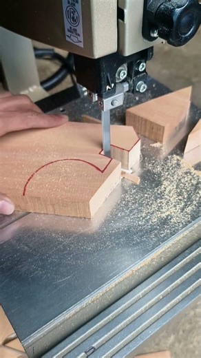 Cutting patterns on a band saw? Easy money. 🪚Smooth curves, clean cuts — can’t beat it.#woodworking