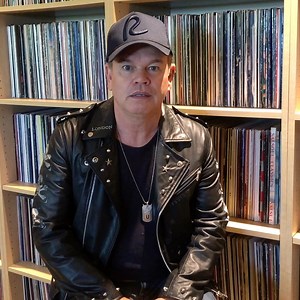 To purchase a 3D NFT card from my collection, make sure to download the Chrome browser and the MetaMask plugin in order to create an ETH wallet in case you don't already have one http://rarible.com/pauloakenfold | Paul Oakenfold