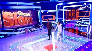 ➡ Avez-vous vu le #GrandSLAM hier ? Bravo à Arthur qui cumule les victoires depuis 6 dimanches et fait les belles audiences du jeu ! 👏 🔴REPLAY🔴 https://bit.ly/2Uawvio 🖥 RDV dimanche prochain pour une nouvelle émission avec Cyril Féraud sur France 3 #REPLAY #SLAMF3 #JEUXFTV #CyrilFeraud | Slam l'émission (officiel)