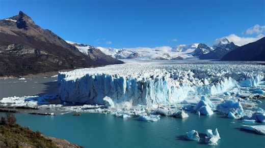 See a huge chunk of ice fall from a glacier in Argentina