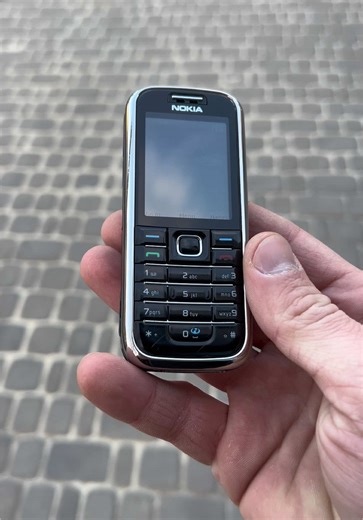 Nokia 6233: A Classic Mobile Experience from 2006