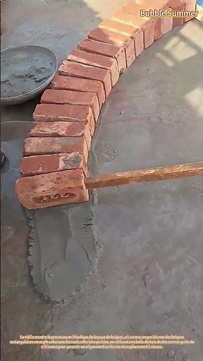 Précision dans la maçonnerie : pose de briques à l'aide de guides d'alignement