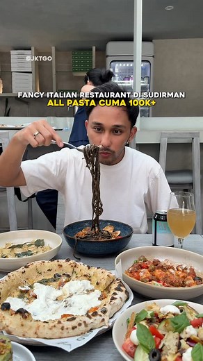 JKTGO on Instagram: "All pasta 100k++ di fancy Italian restaurant ✨ Promo all pasta 100k & buy 2 get 3 Kulturale Beer ini hanya sampai 12 june 2025 dan berlaku mulai dari jam 5 ya! Selain pasta ada pizza burrata yang burratanya di impor langsung dari italy dan harus cobain dessert pistachio tiramisu mereka ! Open: 11.00 - 21.00 (weekdays only) @soloristorante.id 📍Solo Ristorante WTC 3 #jktgo"